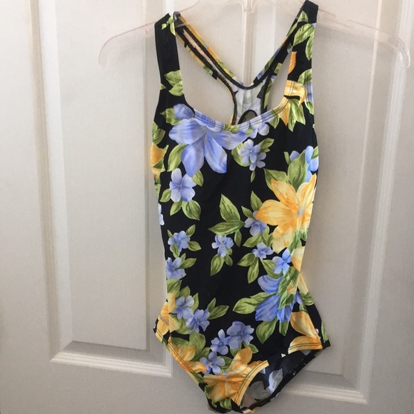 Ladies speedo swimsuit 6 - Picture 1 of 5